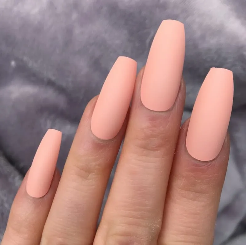 12 màu nail dành cho người da ngăm đen thêm tỏa sáng