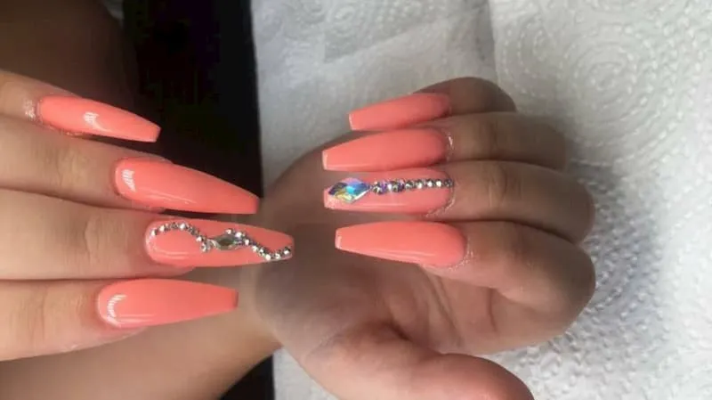 12 màu nail dành cho người da ngăm đen thêm tỏa sáng