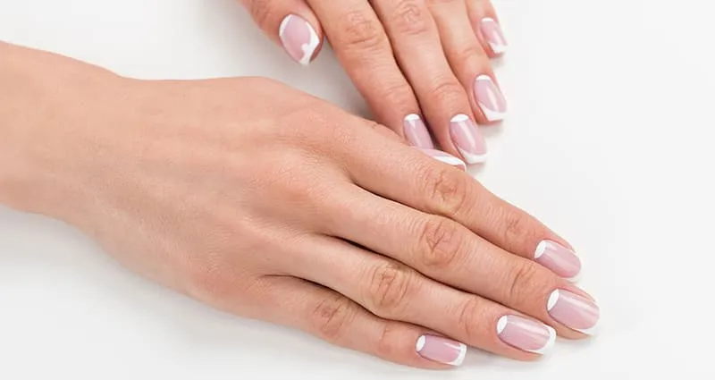 12 màu nail dành cho người da ngăm đen thêm tỏa sáng