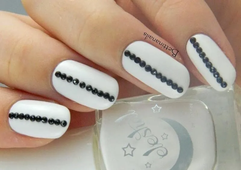 12 màu nail dành cho người da ngăm đen thêm tỏa sáng