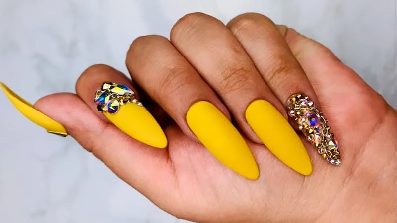 12 màu nail dành cho người da ngăm đen thêm tỏa sáng