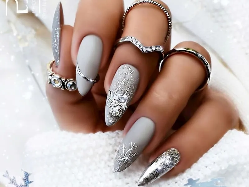 12 màu nail dành cho người da ngăm đen thêm tỏa sáng