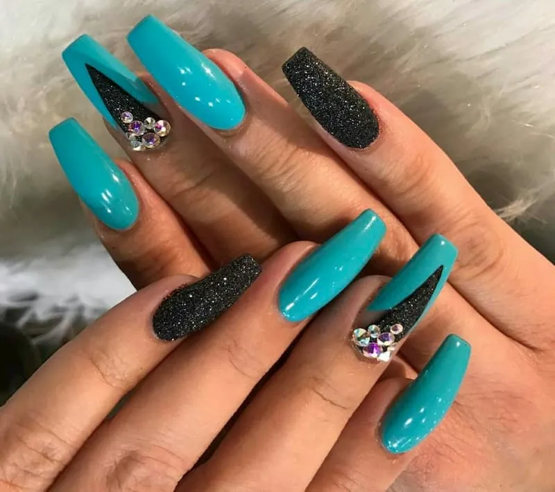 12 màu nail dành cho người da ngăm đen thêm tỏa sáng