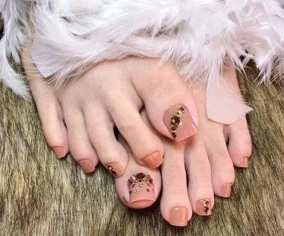 Màu nail móng chân cho da trắng