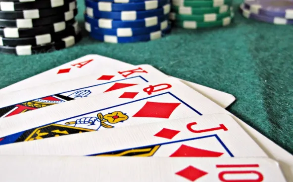 Sự khác biệt giữa trò chơi Poker 5 lá và trò chơi Poker 7 lá