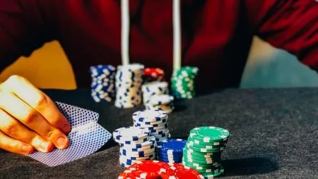 Làm thế nào để chơi với những người chơi poker hung hãn? - Học viện Poker.md