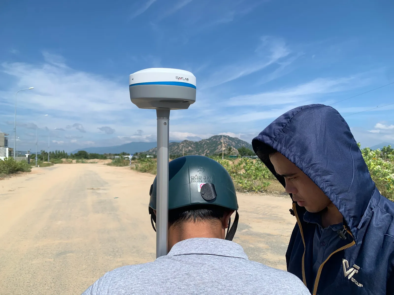 Máy GPS RTK Có Tốt Không? Hãng Satlab Có Uy Tín Không?