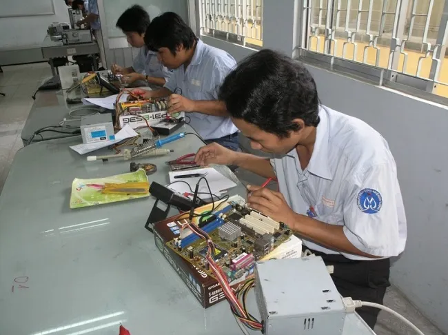 Top 10 Trung Tâm Học Sửa Máy Tính Tốt Nhất TP HCM