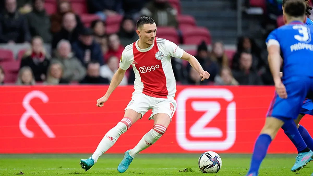 Ajax overwhelm FC Twente in the second half