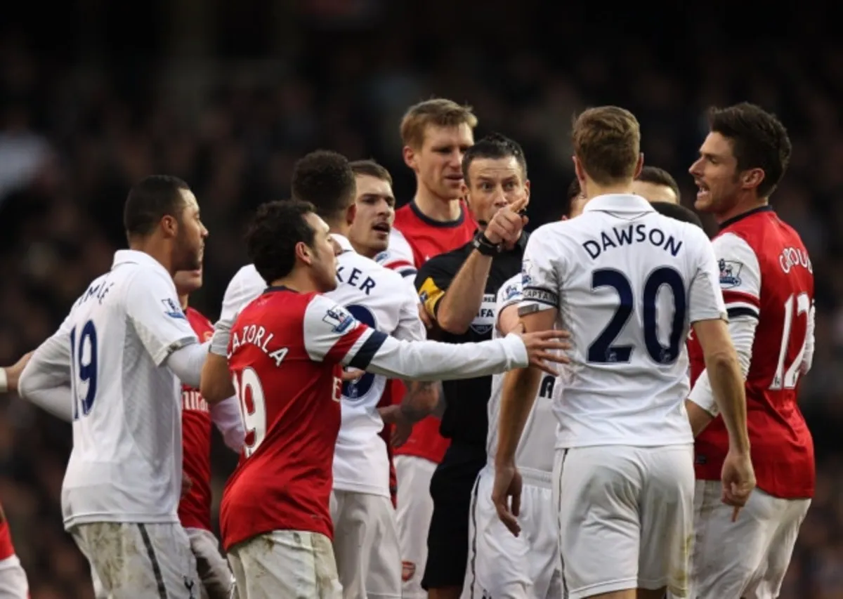 Arsenal và Tottenham thi đấu trong trận derby Bắc Luân Đôn.