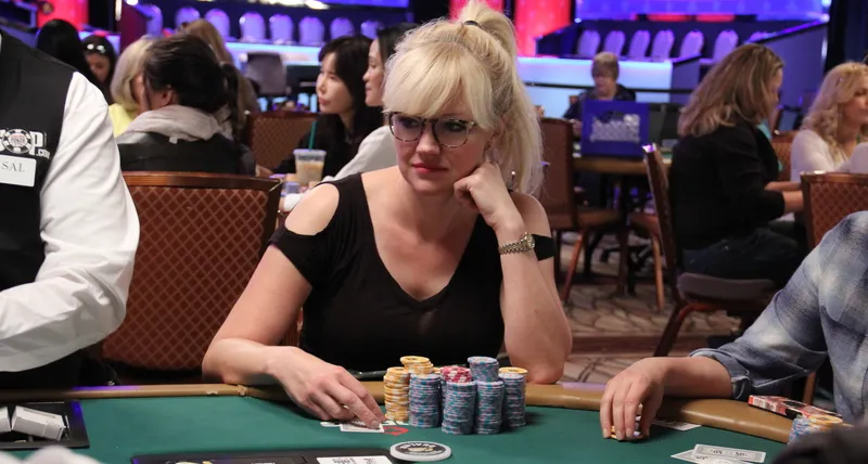 Veronica Brill Là Ai? – Tiểu Sử Tay Chơi Poker Nổi Tiếng