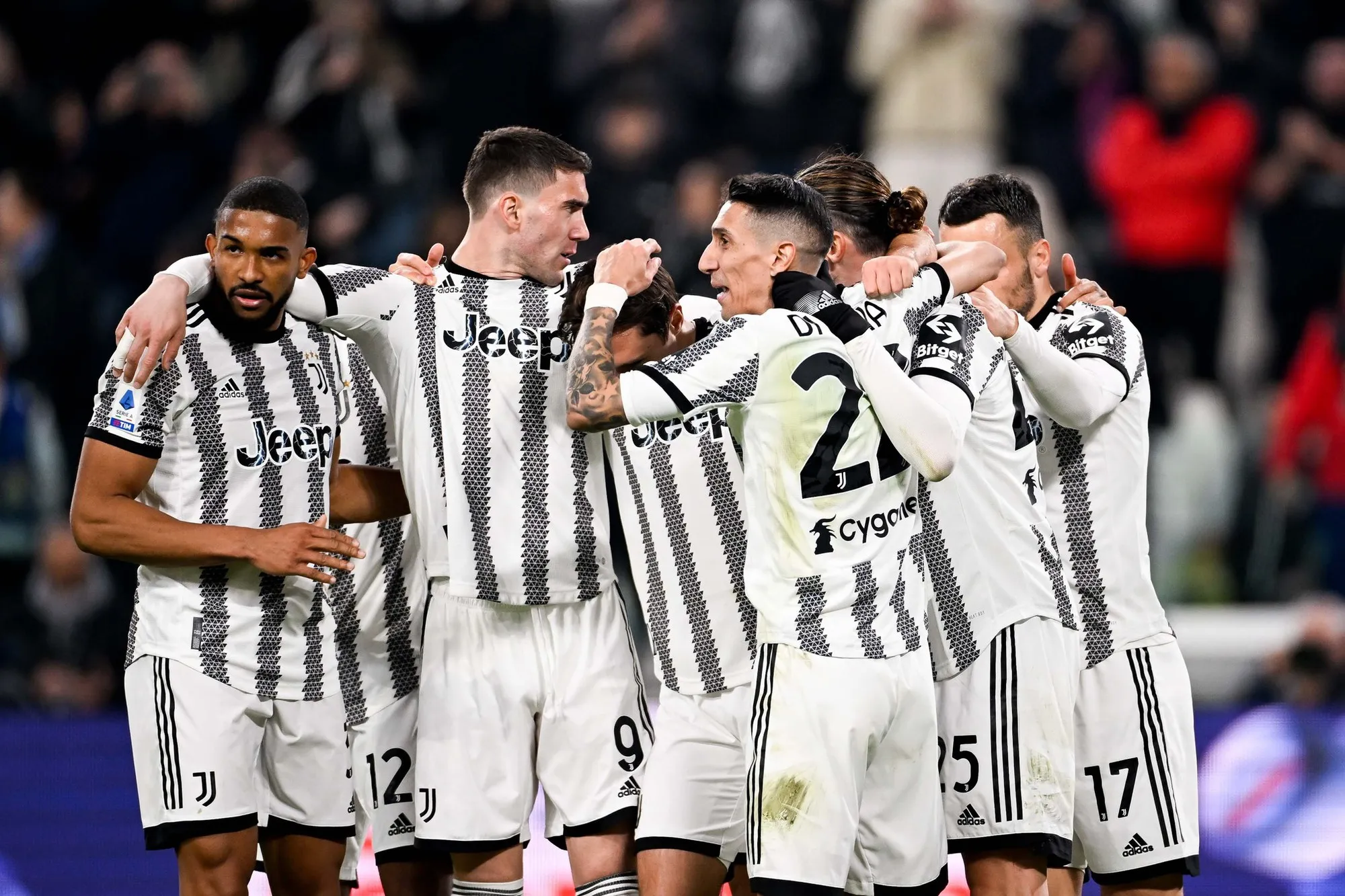 Juventus thắng kịch tính nhờ VAR ở phút cuối